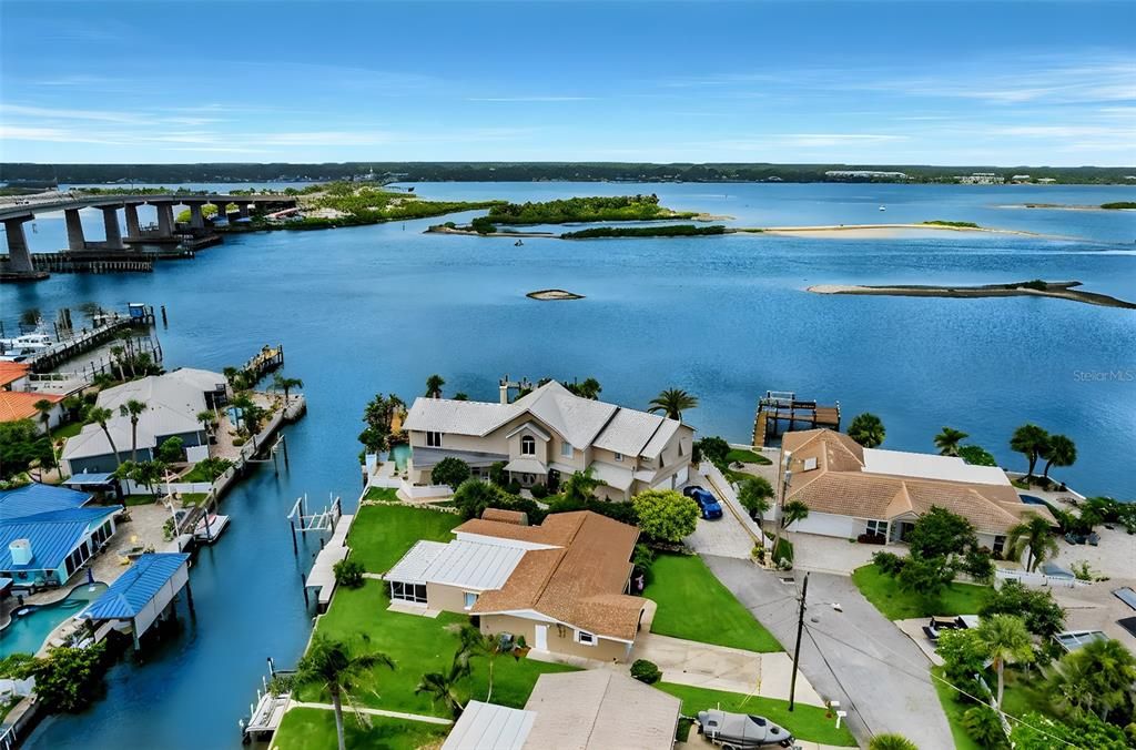 Под контрактом: $650,000 (3 спален, 2 ванн, 1704 Квадратных фут)