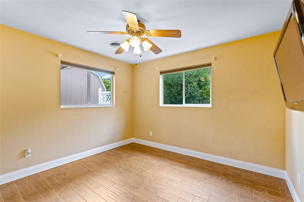 Под контрактом: $650,000 (3 спален, 2 ванн, 1704 Квадратных фут)