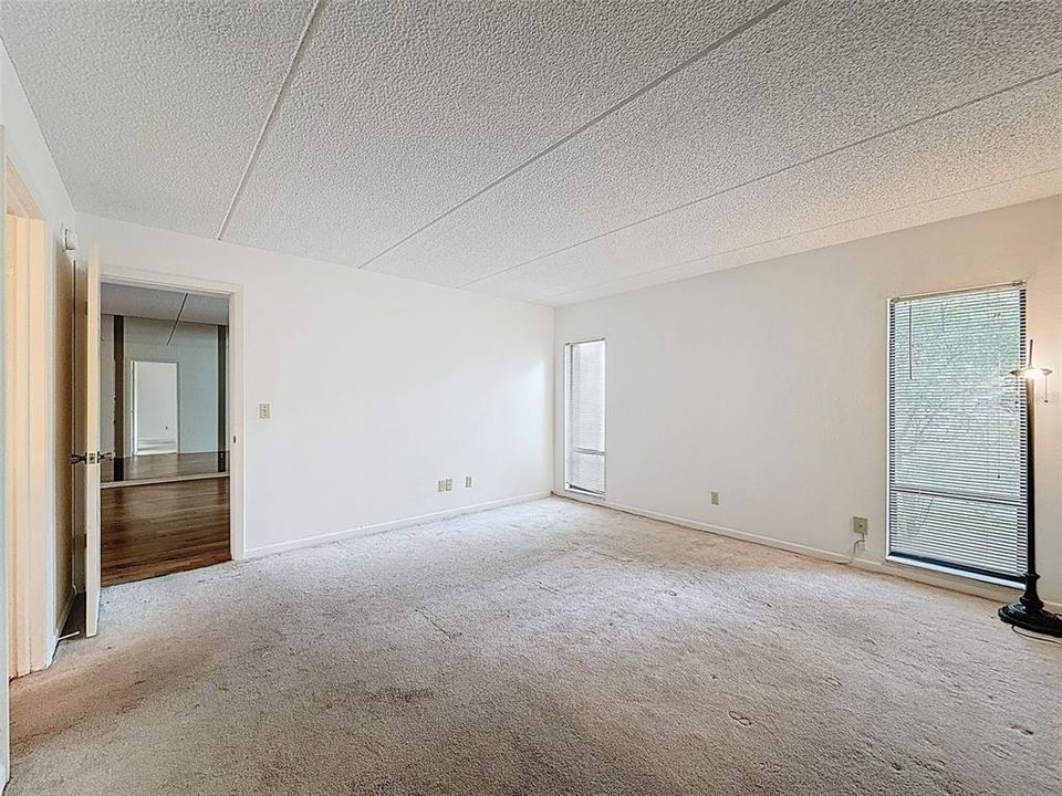 待售: $160,000 (2 贝兹, 2 浴室, 1220 平方英尺)