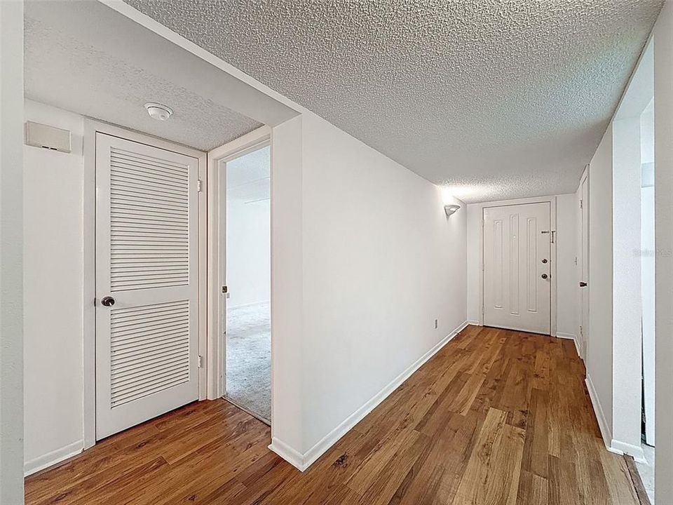 待售: $160,000 (2 贝兹, 2 浴室, 1220 平方英尺)