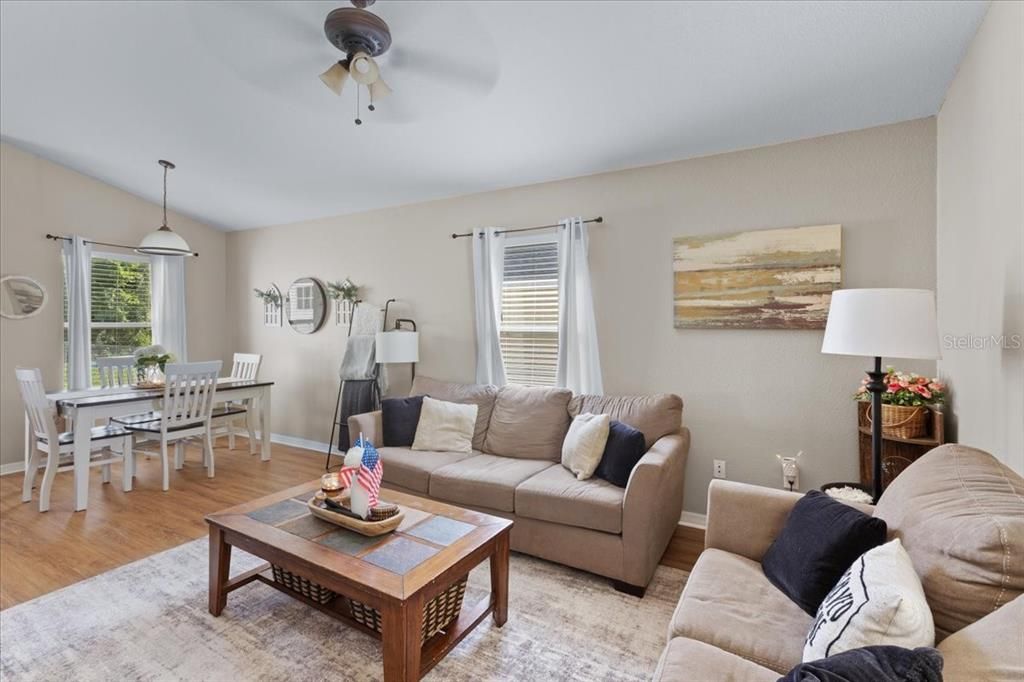 En Venta: $217,000 (3 camas, 2 baños, 1163 Pies cuadrados)