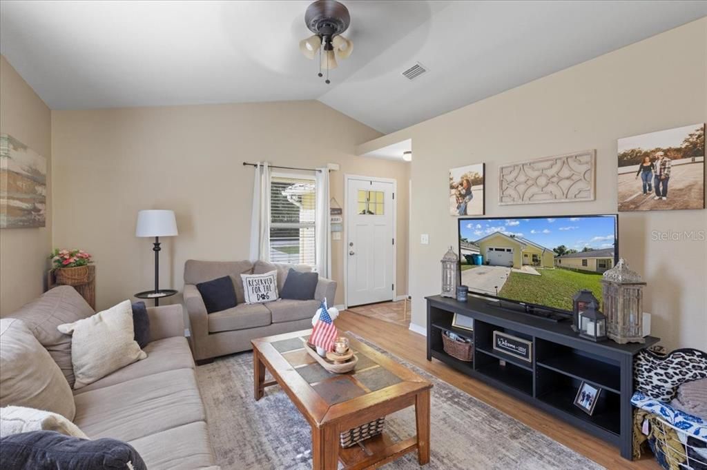 En Venta: $217,000 (3 camas, 2 baños, 1163 Pies cuadrados)