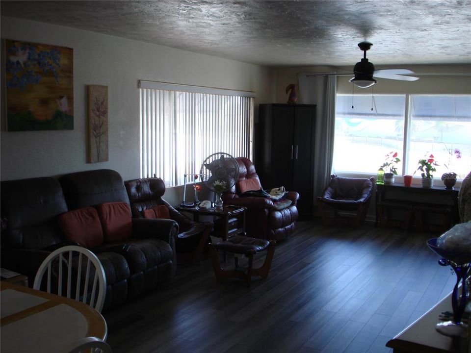 Под контрактом: $589,000 (0 спален, 0 ванн, 2412 Квадратных фут)