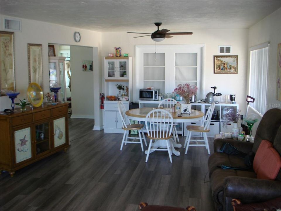 Под контрактом: $589,000 (0 спален, 0 ванн, 2412 Квадратных фут)