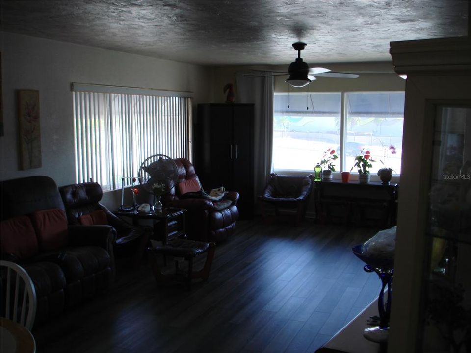 Под контрактом: $589,000 (0 спален, 0 ванн, 2412 Квадратных фут)