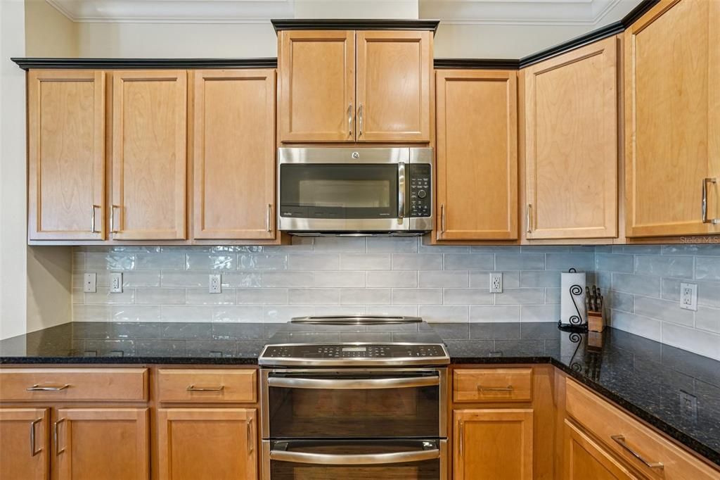 Active With Contract: $349,900 (3 beds, 2 baths, 1568 Square Feet)