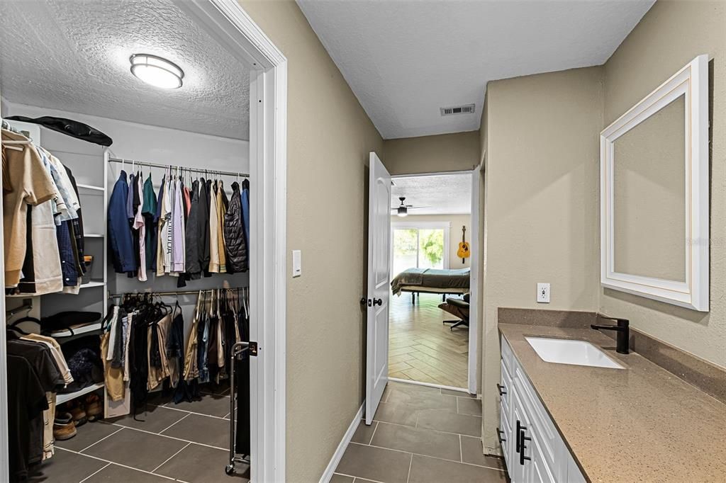 For Rent: $3,350 (4 beds, 2 baths, 1966 Square Feet)