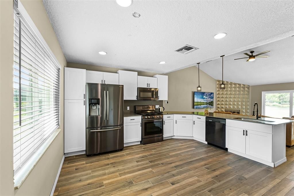 For Rent: $3,350 (4 beds, 2 baths, 1966 Square Feet)