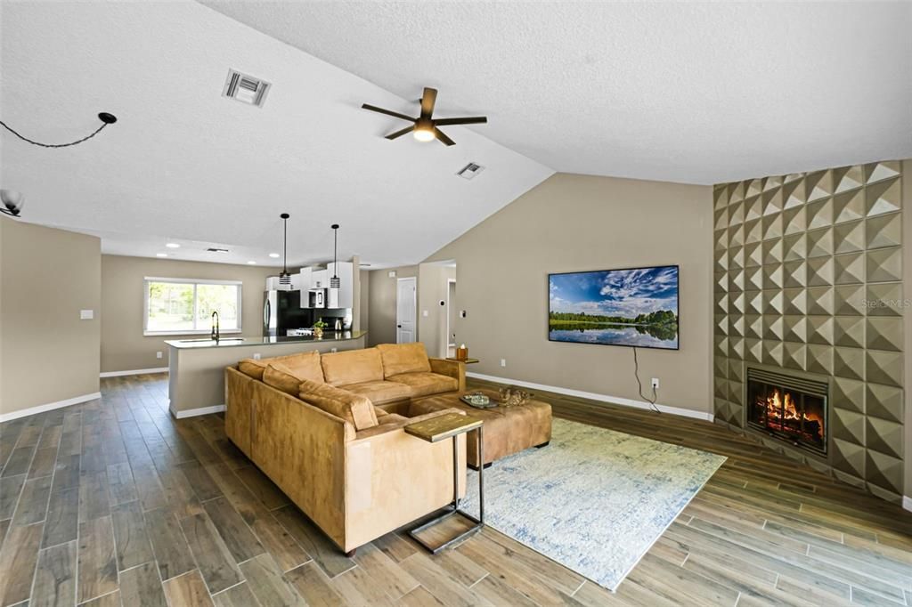 For Rent: $3,350 (4 beds, 2 baths, 1966 Square Feet)