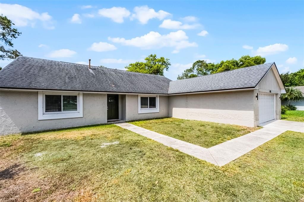 For Rent: $3,350 (4 beds, 2 baths, 1966 Square Feet)