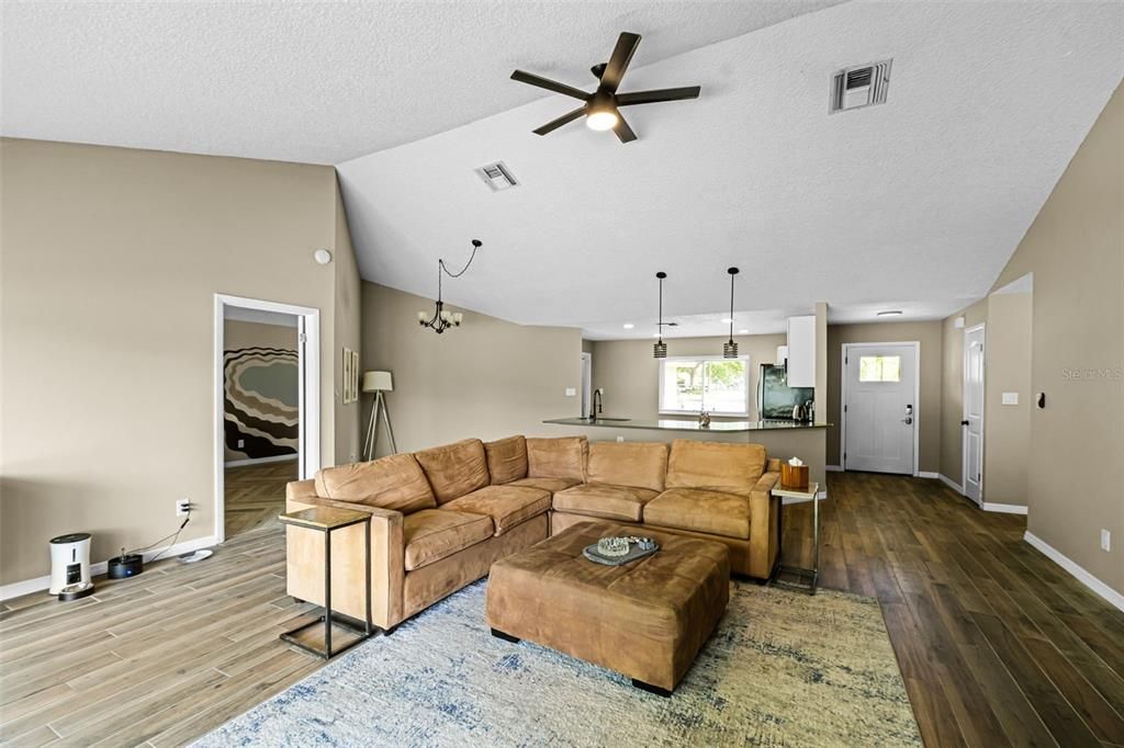 For Rent: $3,350 (4 beds, 2 baths, 1966 Square Feet)