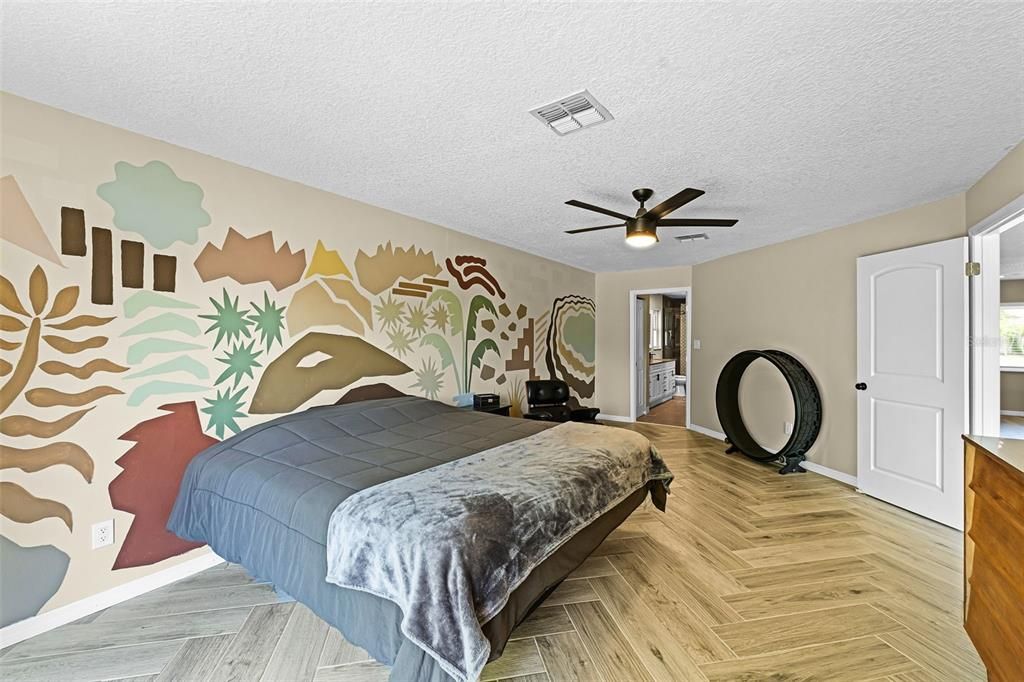 For Rent: $3,350 (4 beds, 2 baths, 1966 Square Feet)