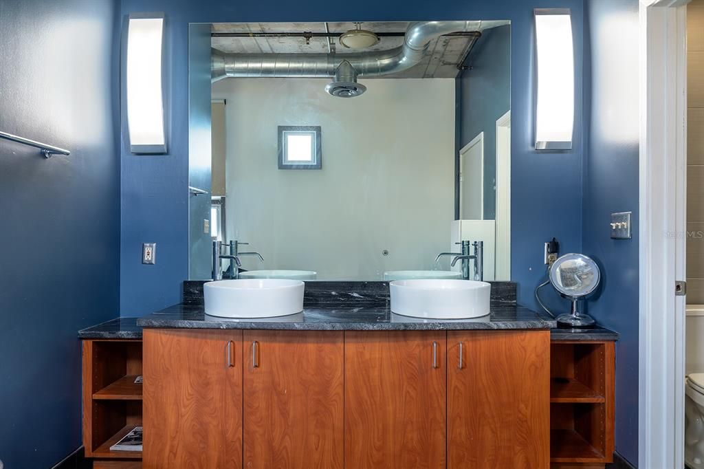 For Sale: $355,000 (1 beds, 2 baths, 1465 Square Feet)