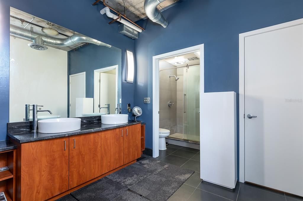 For Sale: $355,000 (1 beds, 2 baths, 1465 Square Feet)