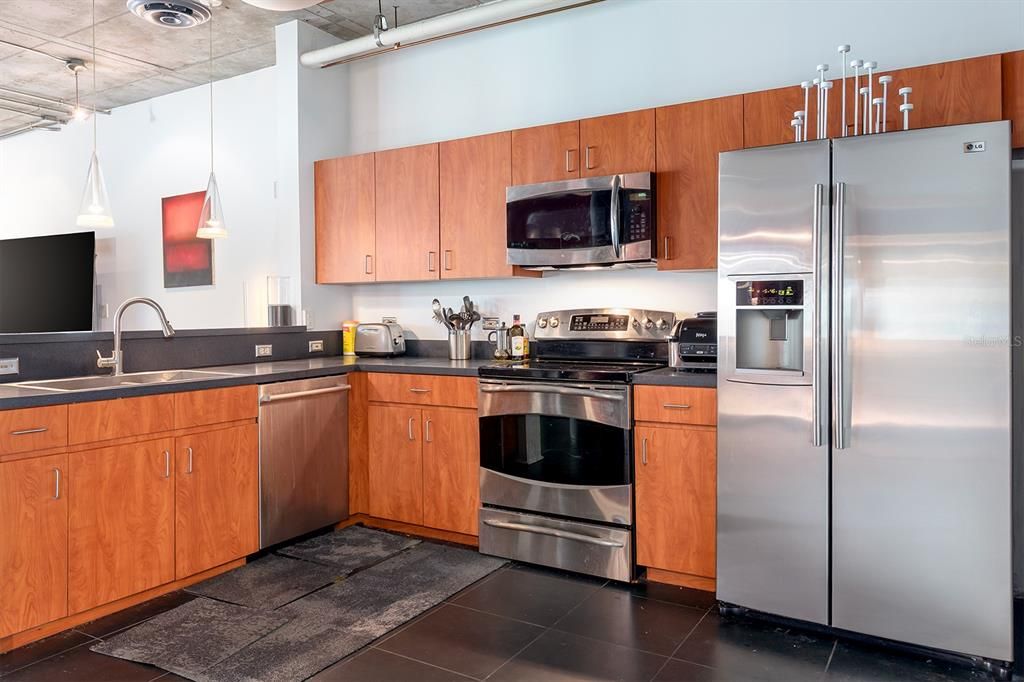 For Sale: $355,000 (1 beds, 2 baths, 1465 Square Feet)