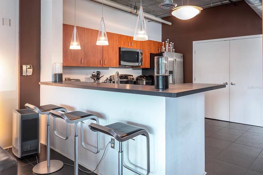 For Sale: $355,000 (1 beds, 2 baths, 1465 Square Feet)