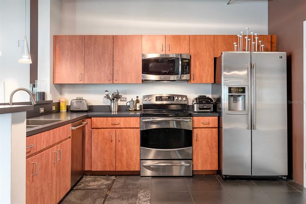For Sale: $355,000 (1 beds, 2 baths, 1465 Square Feet)