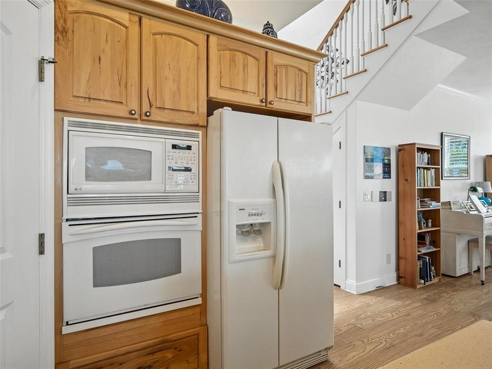 For Sale: $1,895,000 (3 beds, 3 baths, 2962 Square Feet)