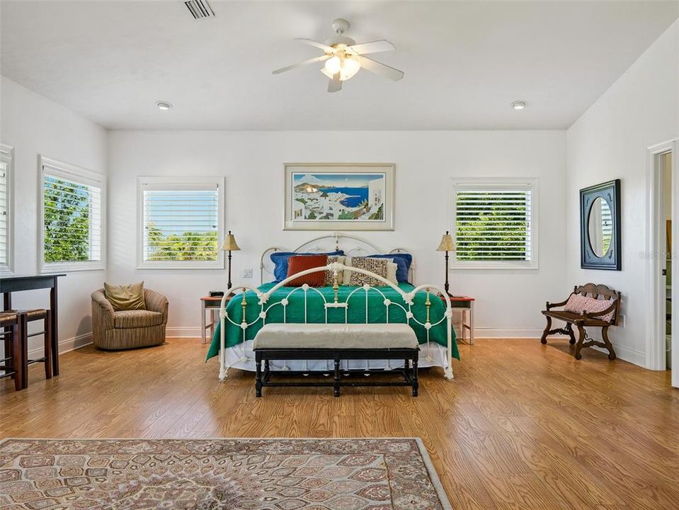 For Sale: $1,895,000 (3 beds, 3 baths, 2962 Square Feet)