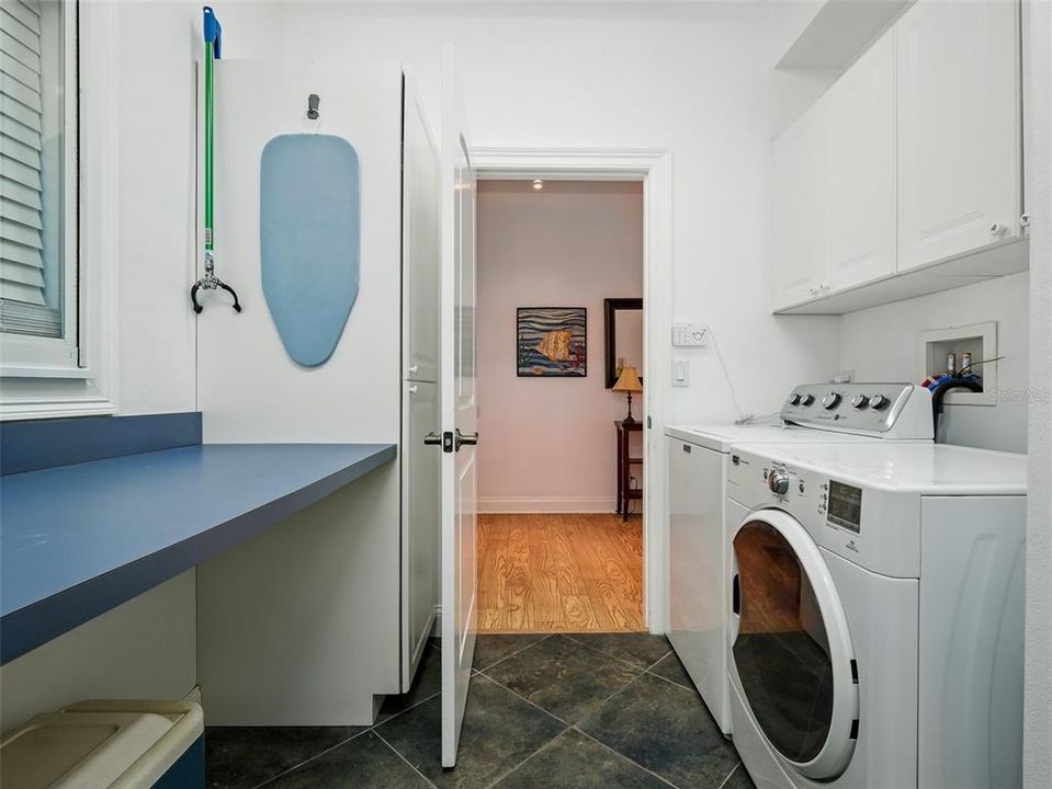 For Sale: $1,895,000 (3 beds, 3 baths, 2962 Square Feet)