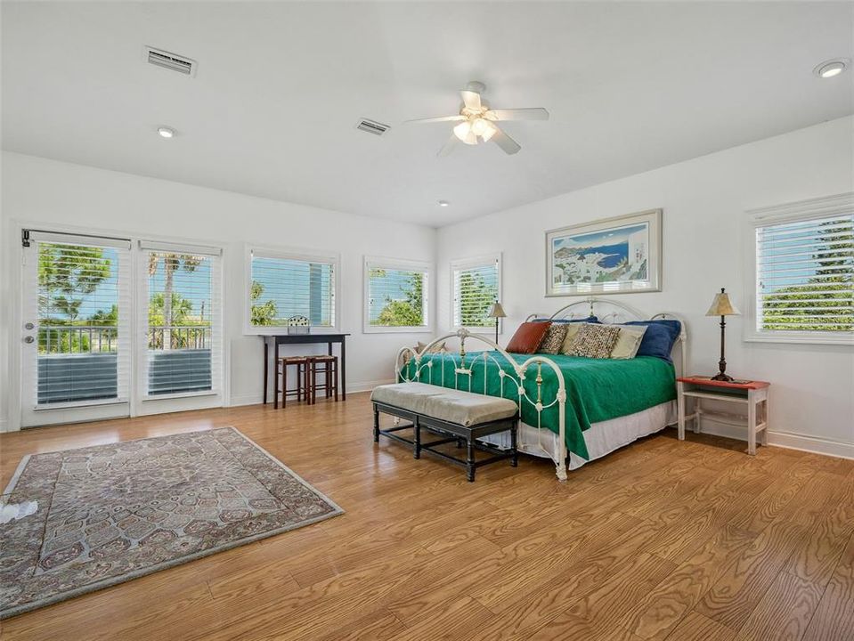 For Sale: $1,895,000 (3 beds, 3 baths, 2962 Square Feet)