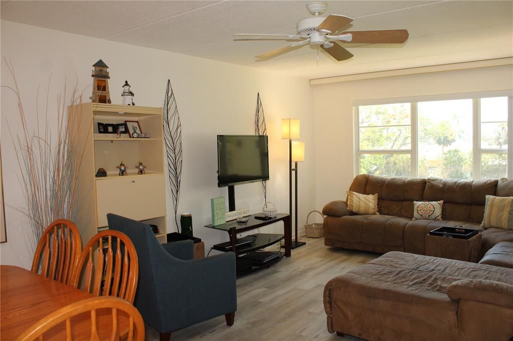 出租: $2,495 (2 贝兹, 2 浴室, 1007 平方英尺)