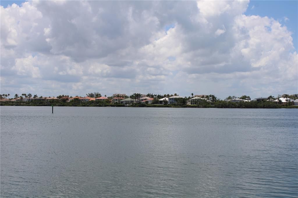 出租: $2,495 (2 贝兹, 2 浴室, 1007 平方英尺)