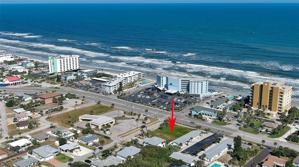 На продажу: $799,000 (0.17 acres)