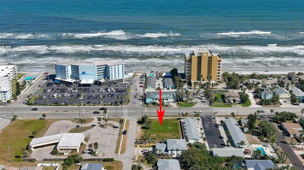 На продажу: $799,000 (0.17 acres)