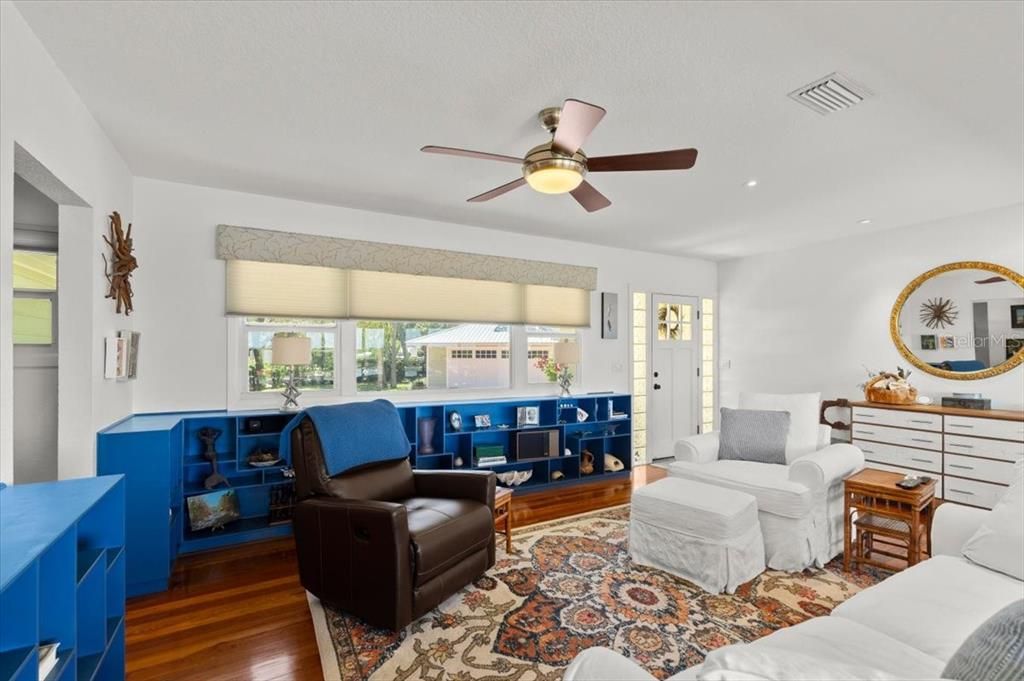 For Sale: $1,749,000 (3 beds, 3 baths, 1963 Square Feet)