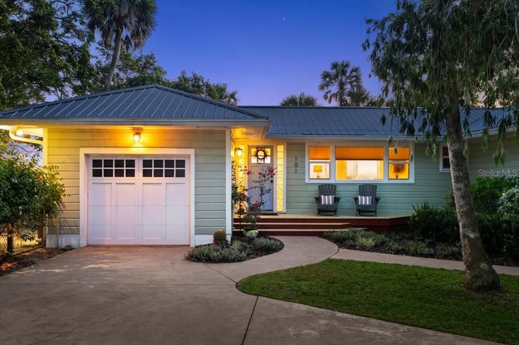 For Sale: $1,749,000 (3 beds, 3 baths, 1963 Square Feet)