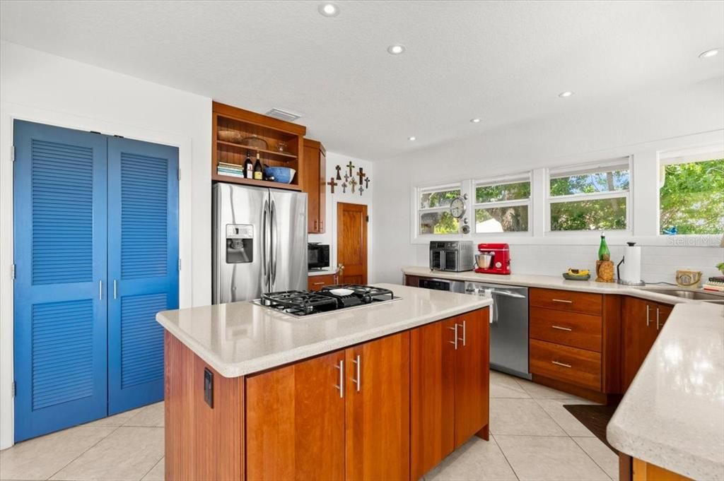 For Sale: $1,749,000 (3 beds, 3 baths, 1963 Square Feet)