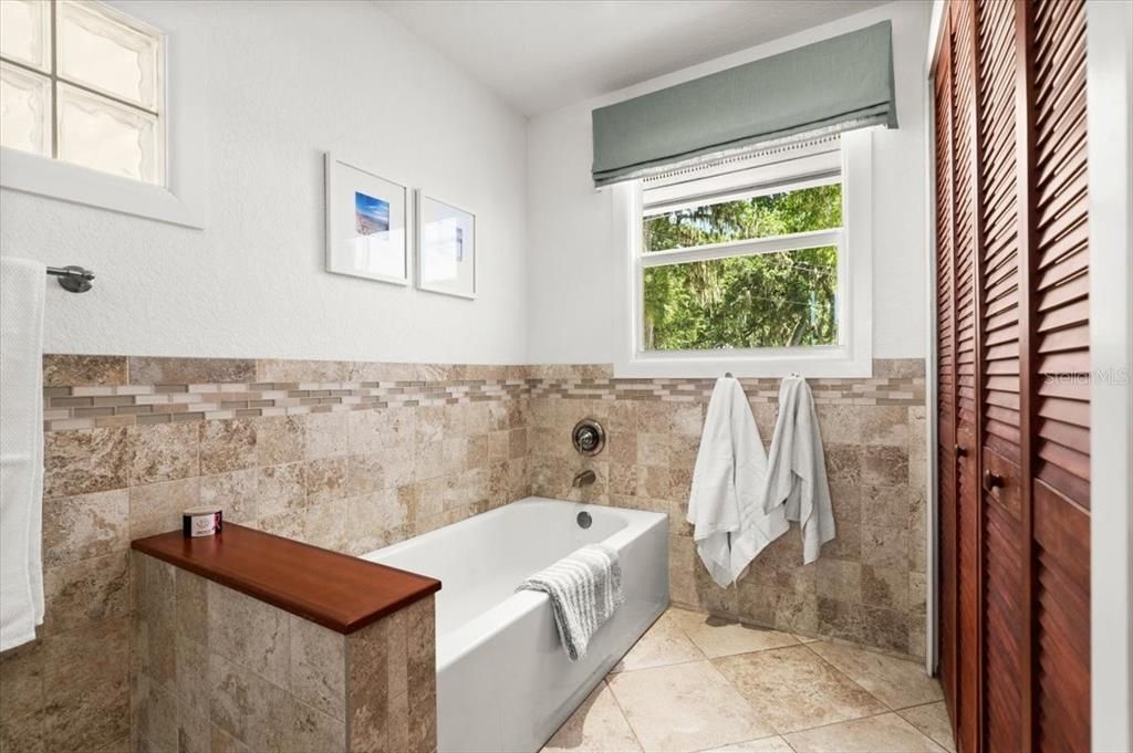 For Sale: $1,749,000 (3 beds, 3 baths, 1963 Square Feet)