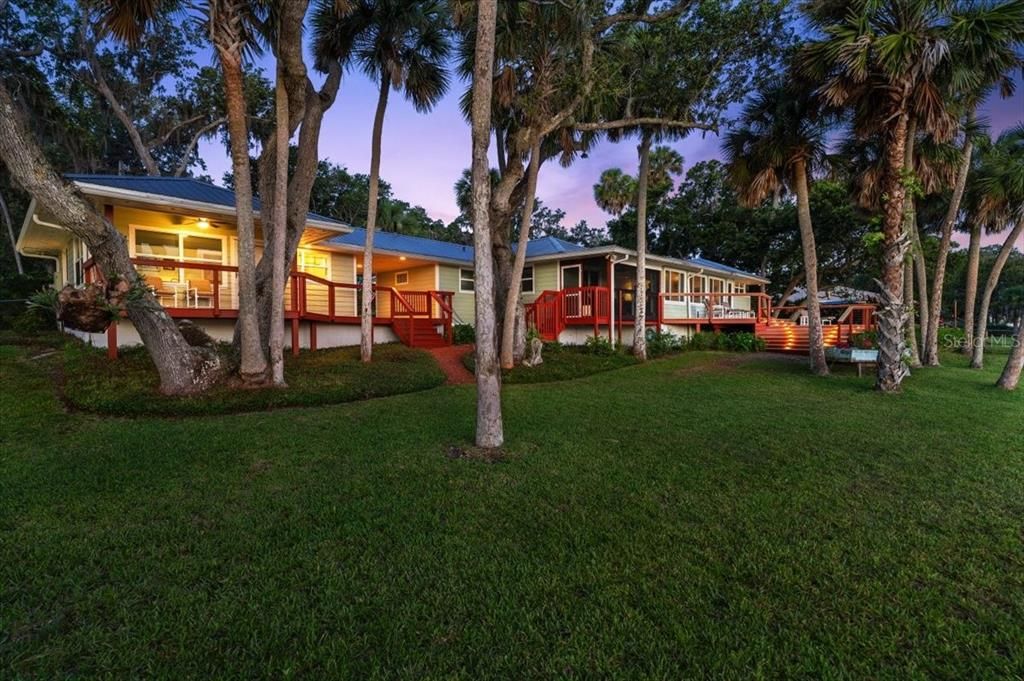 For Sale: $1,749,000 (3 beds, 3 baths, 1963 Square Feet)