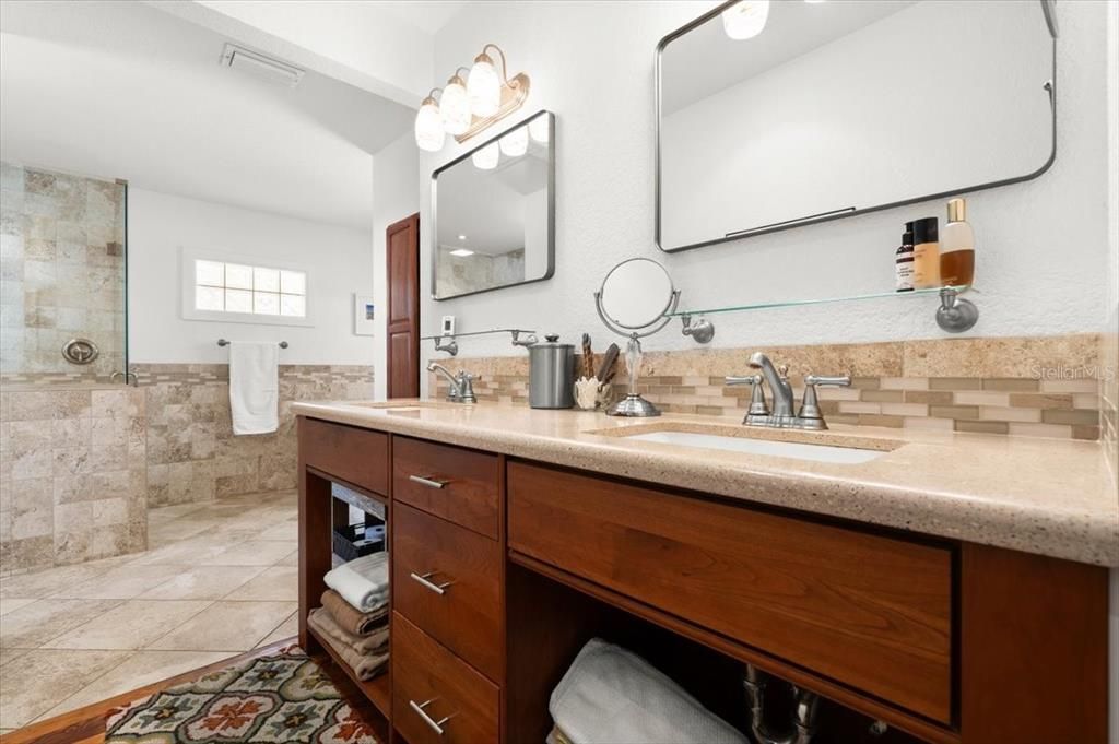 For Sale: $1,749,000 (3 beds, 3 baths, 1963 Square Feet)