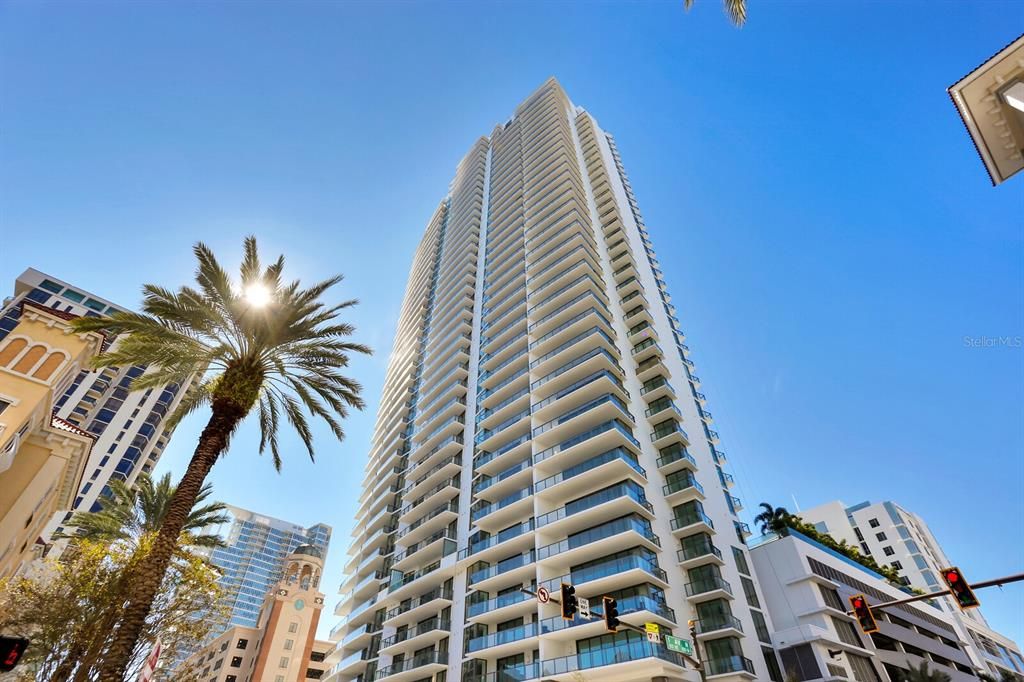 For Sale: $7,000,000 (3 beds, 3 baths, 4005 Square Feet)