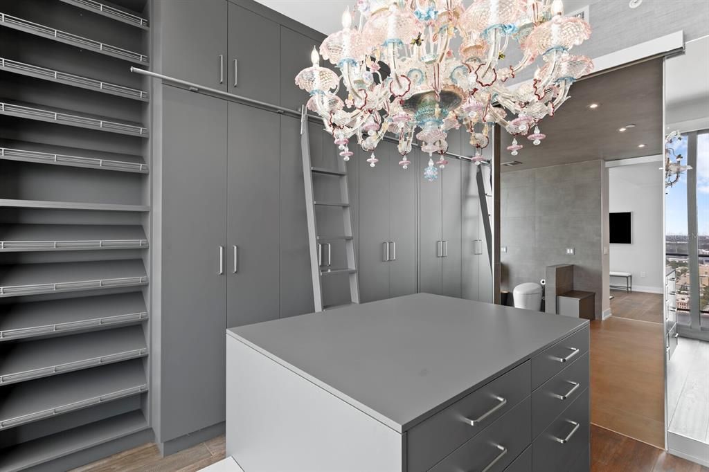 For Sale: $7,000,000 (3 beds, 3 baths, 4005 Square Feet)