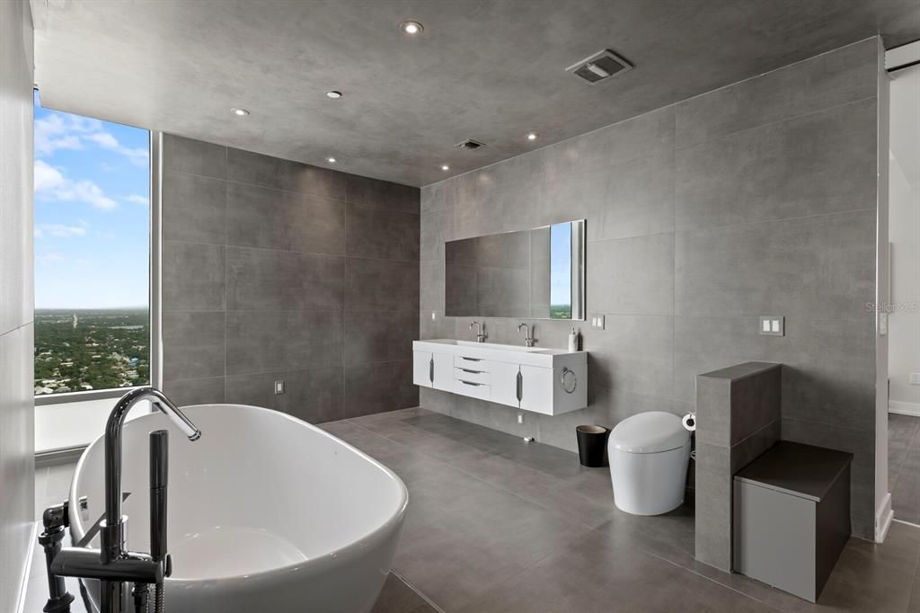 For Sale: $7,000,000 (3 beds, 3 baths, 4005 Square Feet)