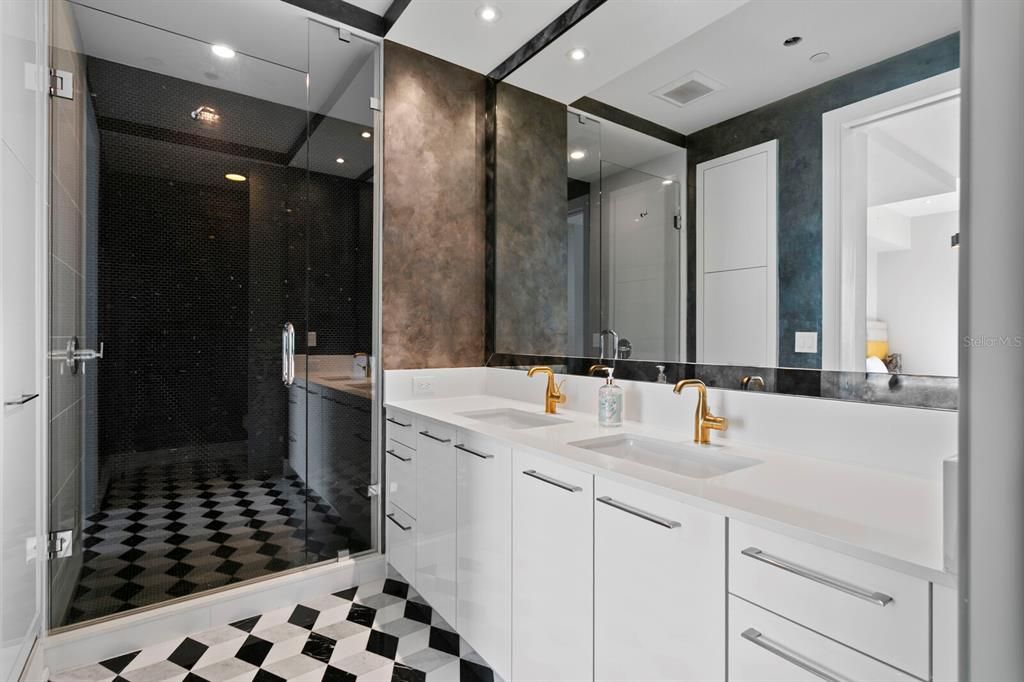 For Sale: $7,000,000 (3 beds, 3 baths, 4005 Square Feet)