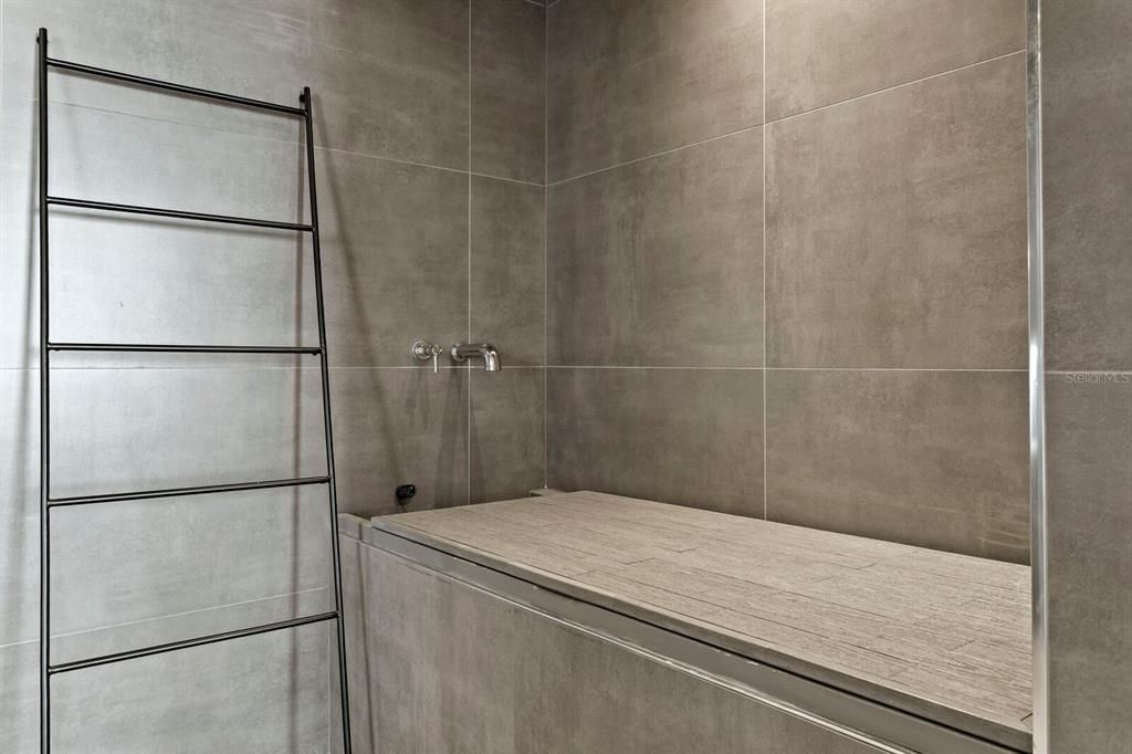 For Sale: $7,000,000 (3 beds, 3 baths, 4005 Square Feet)