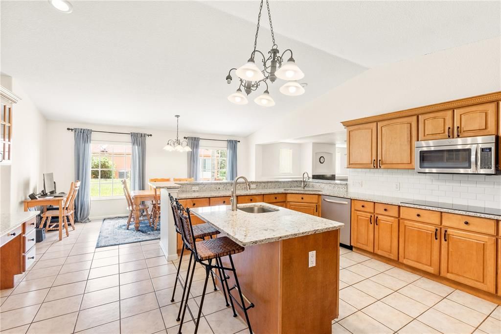 На продажу: $699,000 (5 спален, 3 ванн, 4887 Квадратных фут)