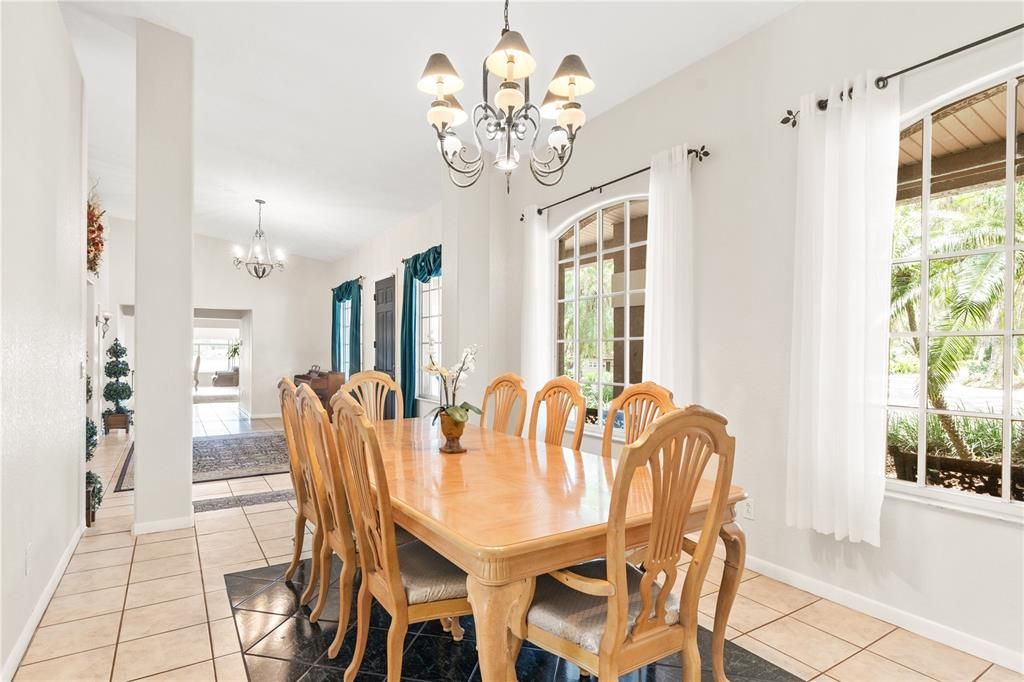 На продажу: $699,000 (5 спален, 3 ванн, 4887 Квадратных фут)