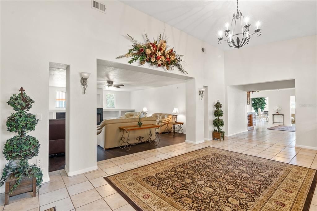 На продажу: $699,000 (5 спален, 3 ванн, 4887 Квадратных фут)