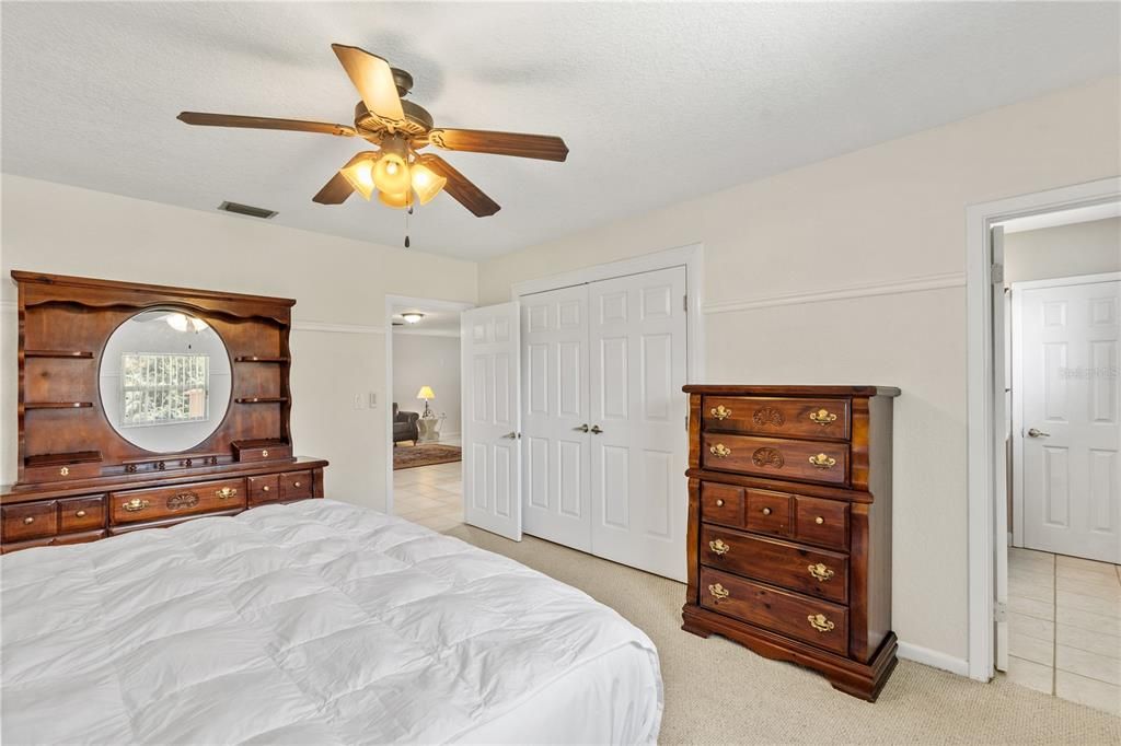 На продажу: $699,000 (5 спален, 3 ванн, 4887 Квадратных фут)