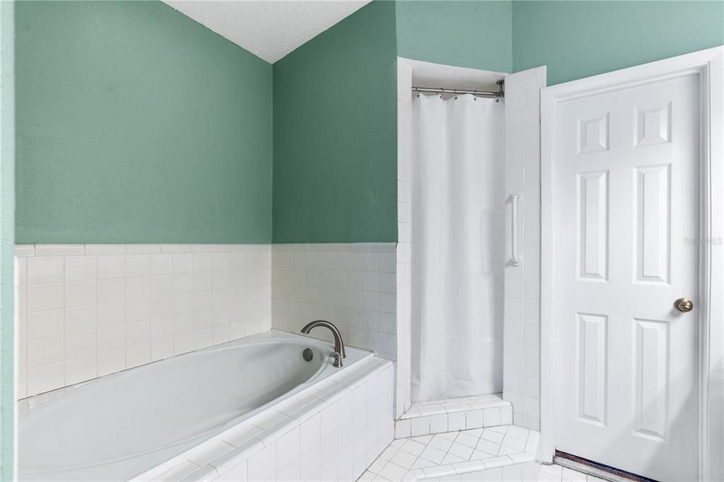 На продажу: $699,000 (5 спален, 3 ванн, 4887 Квадратных фут)