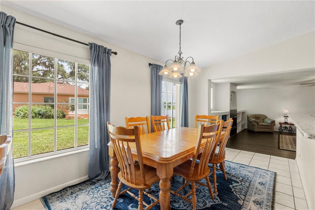 На продажу: $699,000 (5 спален, 3 ванн, 4887 Квадратных фут)