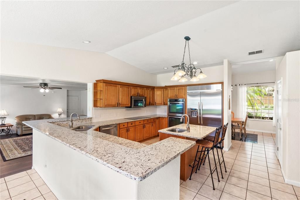 На продажу: $699,000 (5 спален, 3 ванн, 4887 Квадратных фут)