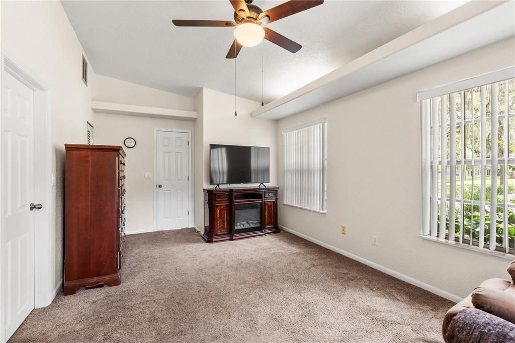 На продажу: $699,000 (5 спален, 3 ванн, 4887 Квадратных фут)