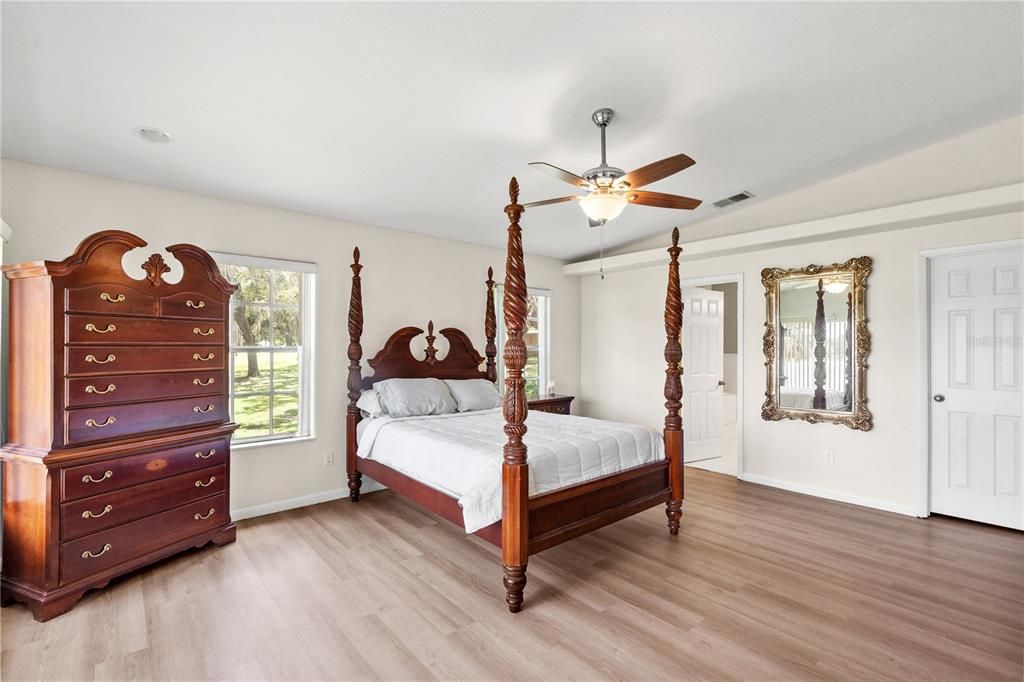 На продажу: $699,000 (5 спален, 3 ванн, 4887 Квадратных фут)