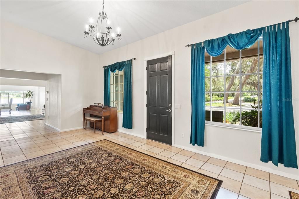 На продажу: $699,000 (5 спален, 3 ванн, 4887 Квадратных фут)